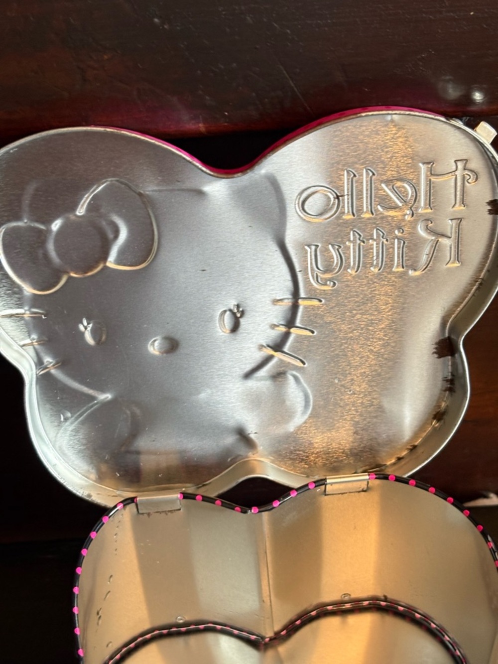 Hello Kitty Hot Pink Polka Dot Heart Tin Purse - Picture 9 of 10